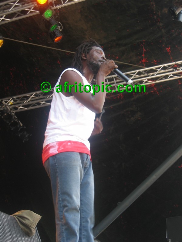 ../Images/Summerjam2005_4 100.jpg